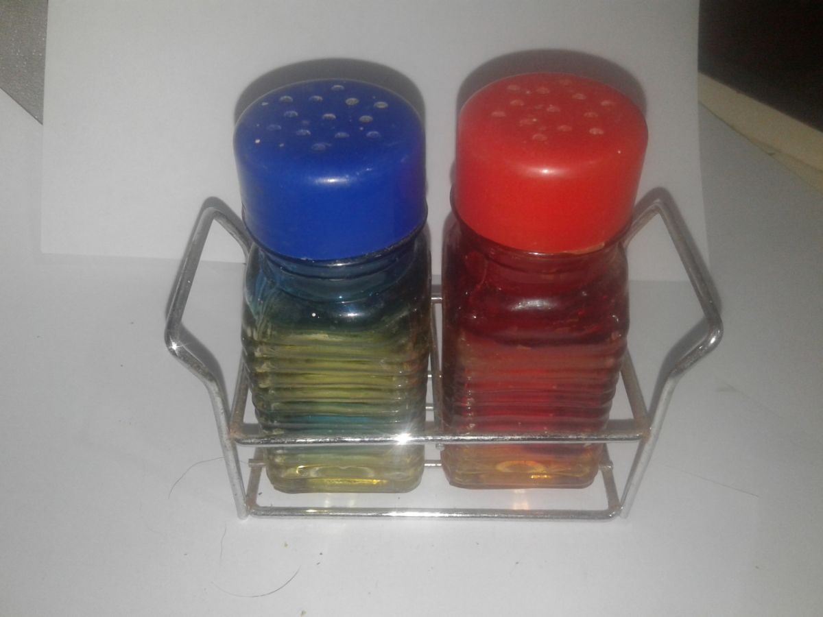 Set bazar 4 especieros y 3 vasos licor tequila  