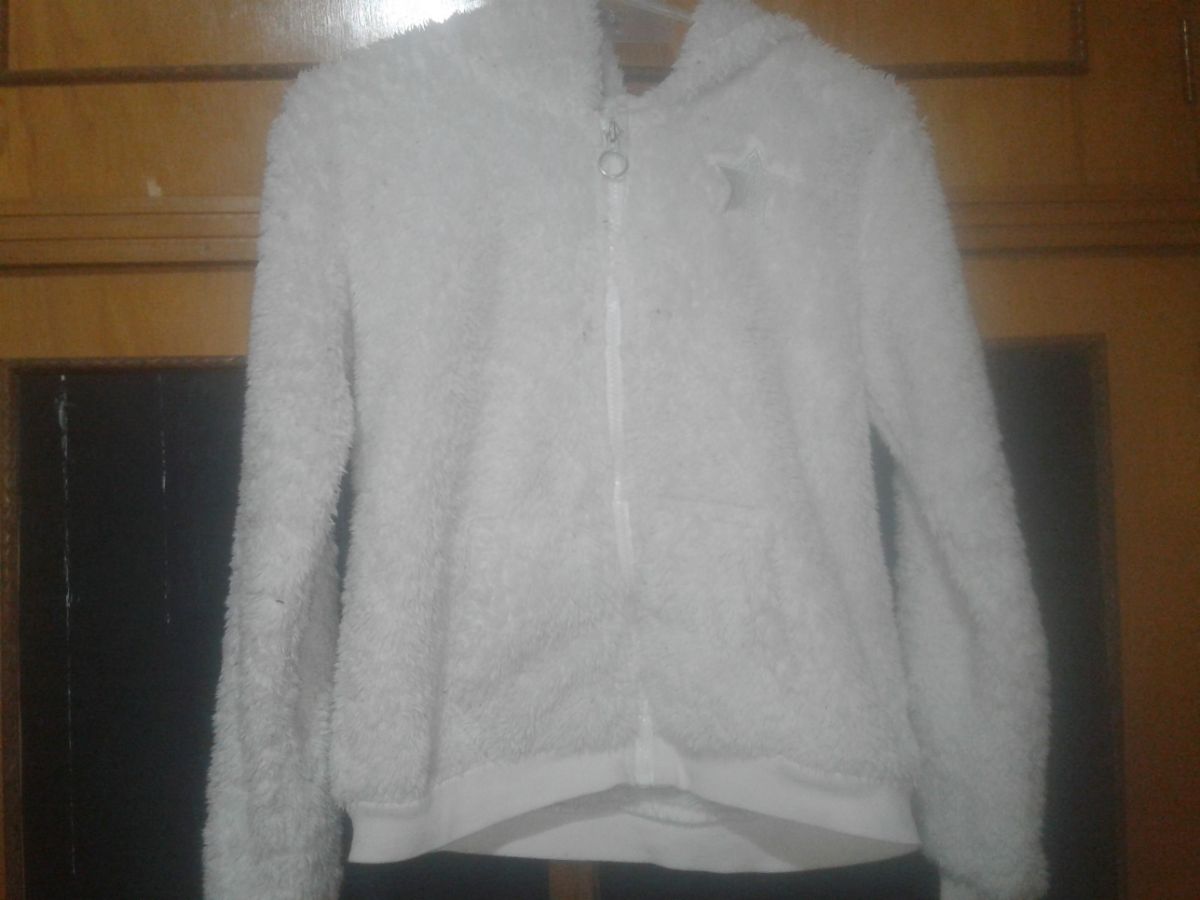 Campera con cierre  capucha  