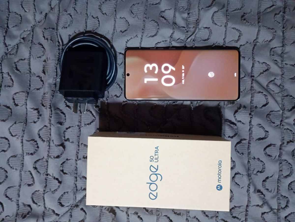 Motorola edge 50 ultra en buen estado 