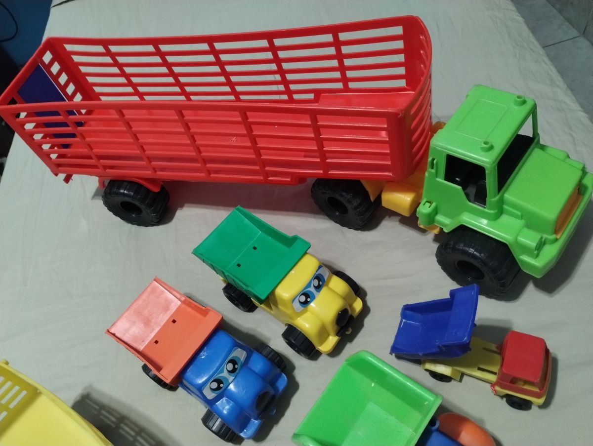Set de 7 camiones de juguetes 