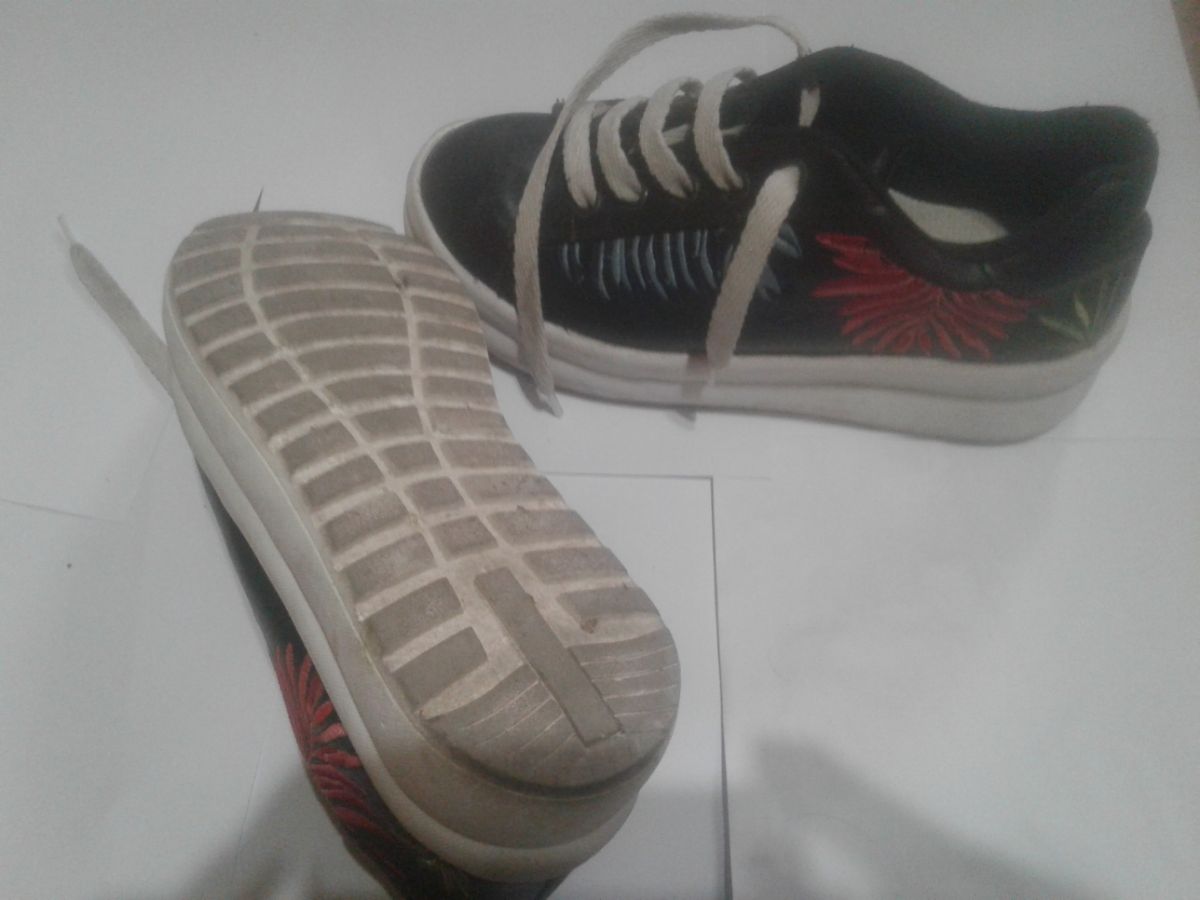 Zapatillas plataforma bordadas