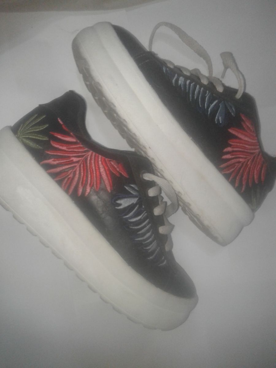 Zapatillas plataforma bordadas