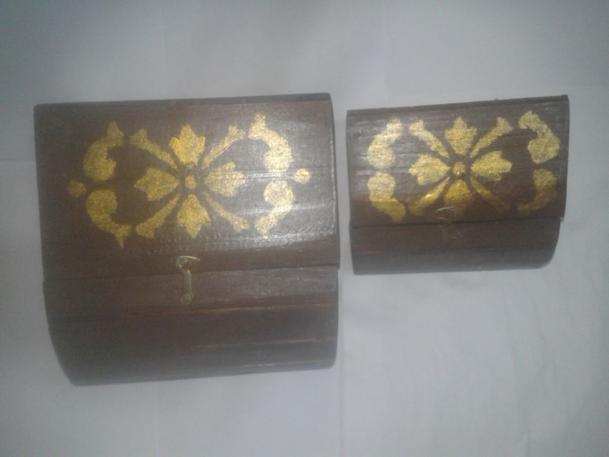 2 porta botellas y 1 baul cofre de madera