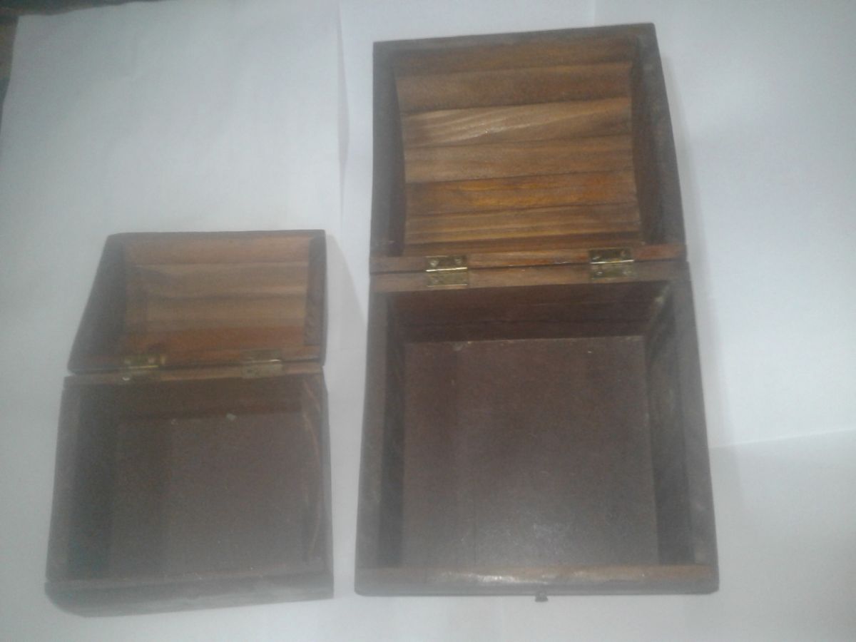 2 porta botellas y 1 baul cofre de madera