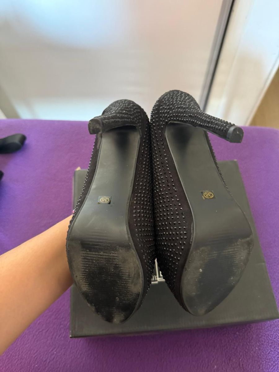 Zapatos para fiesta negros con brillos talle 38 (muy poco uso)
