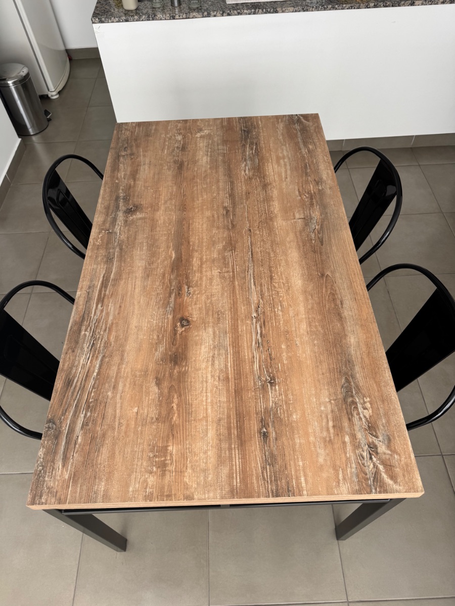 Vendo mesa (sin las sillas)