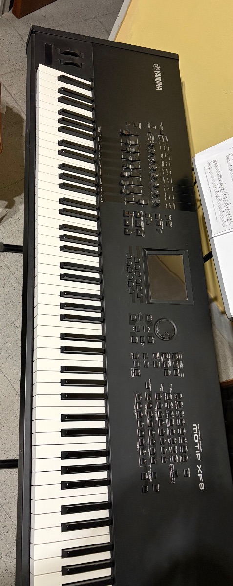 Yamaha motif xf8 excelente estado