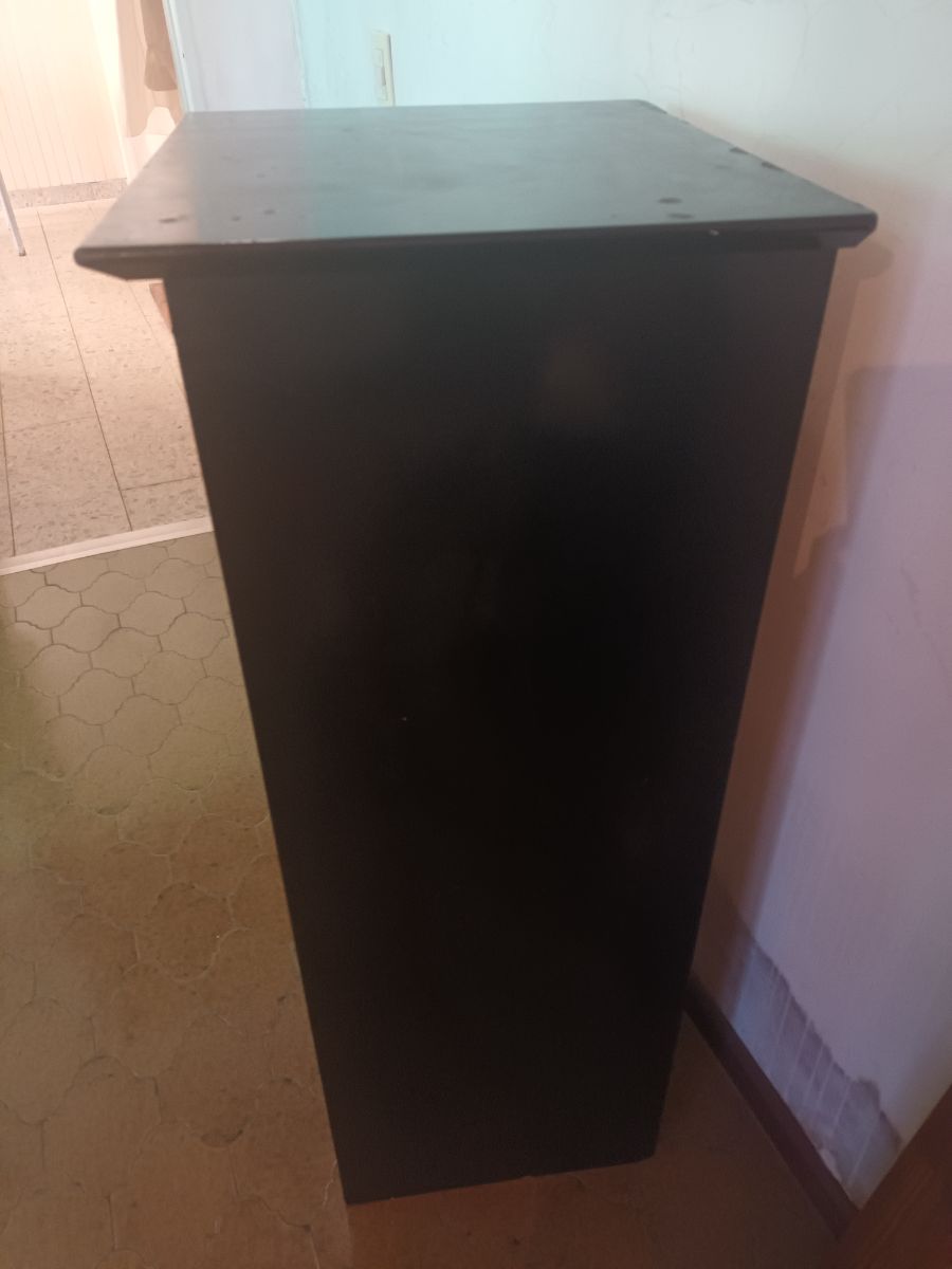 Chifonier negro con cajones y puerta