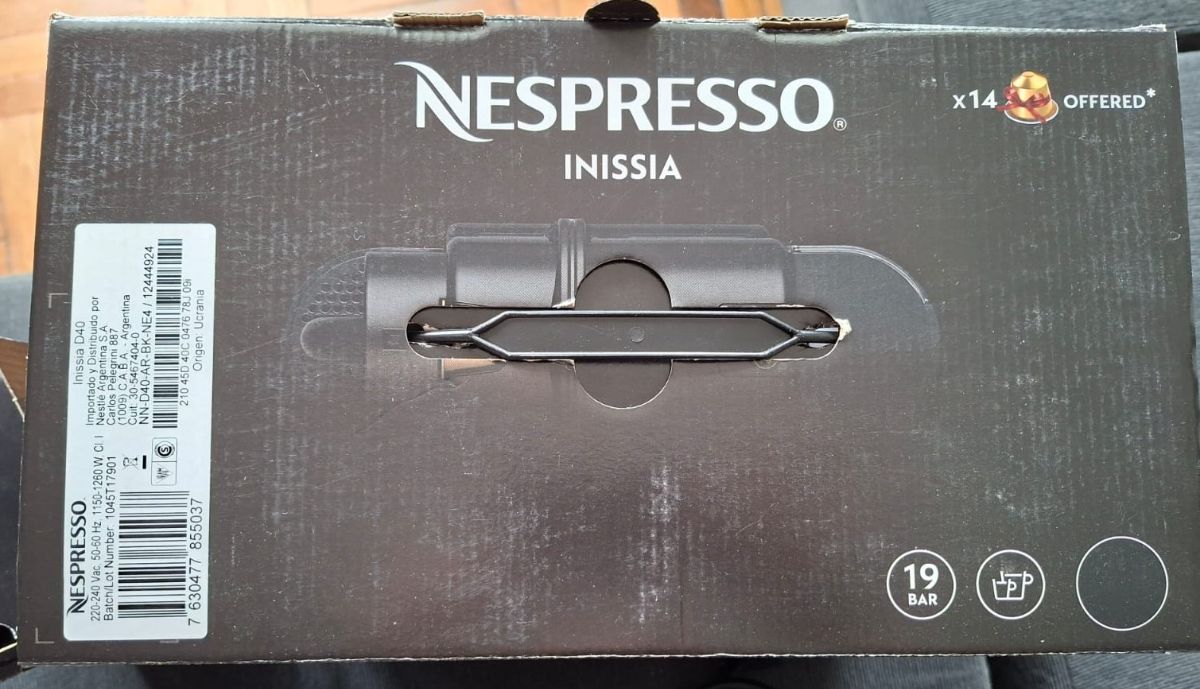 Cafetera Nespresso Inissia + Aeroccino 3 espumador de leche