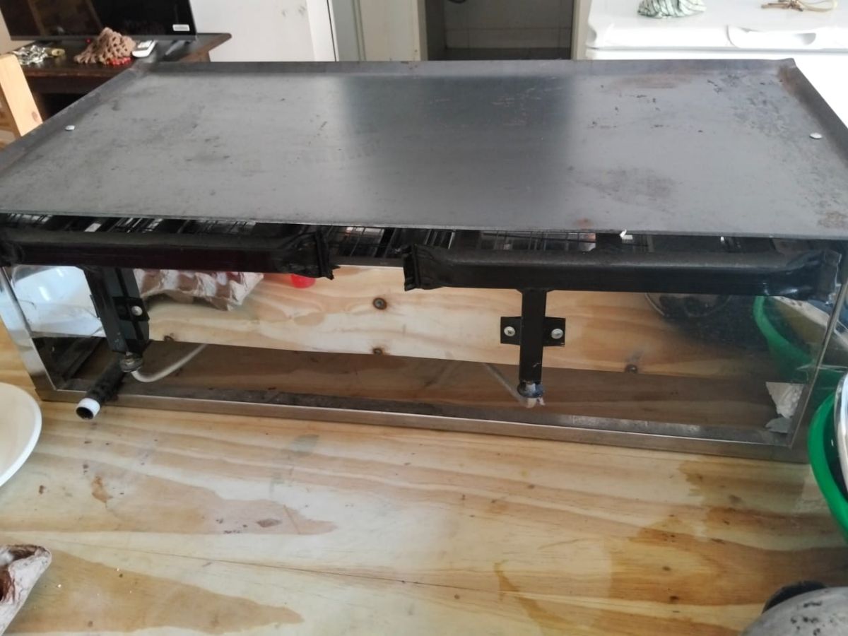 CARLITERO de acero inoxidable a gas natural, doble plancha. Totalmente nueva, nunca usada.