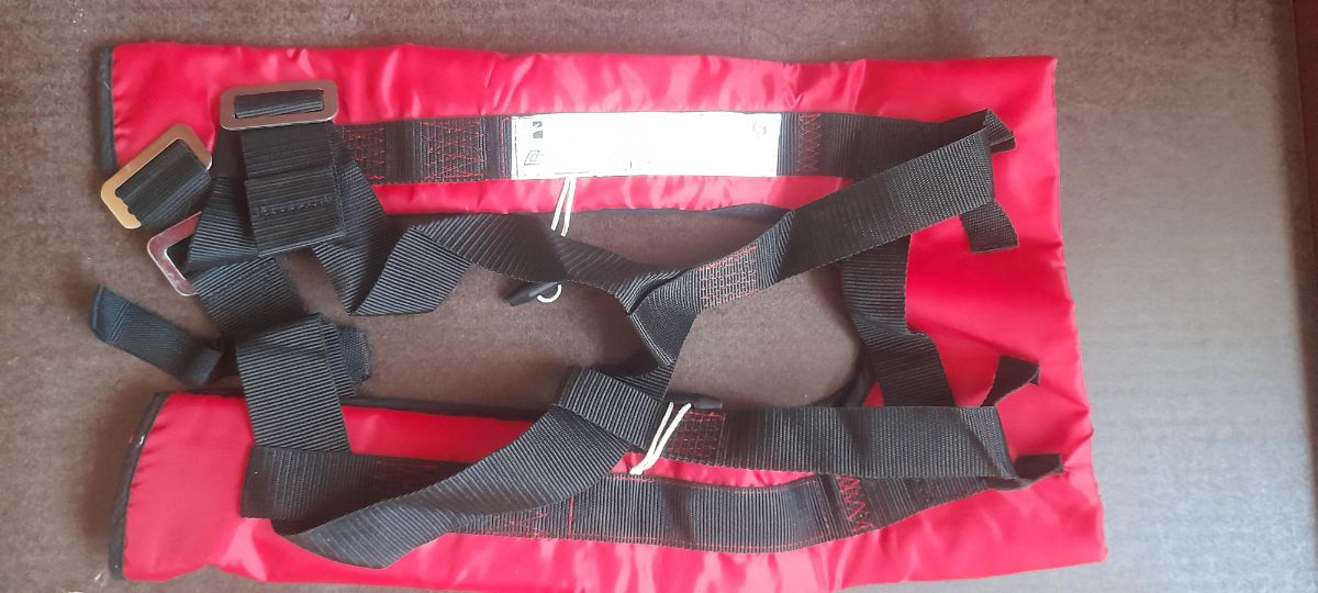Vendo Chaleco Salvavidas inflable.