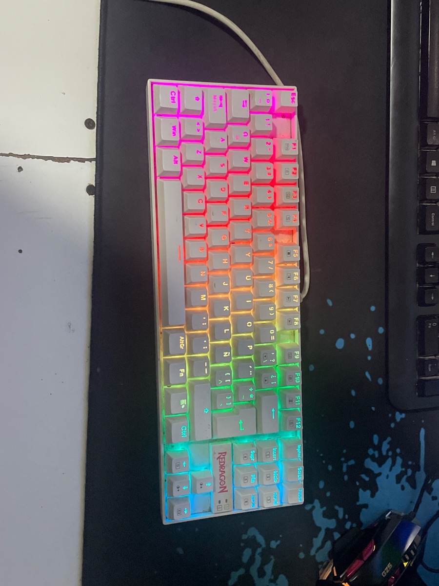 Teclado redragon kuruma K552 swicht blue QWERTY Color Blanco con Luz RGB