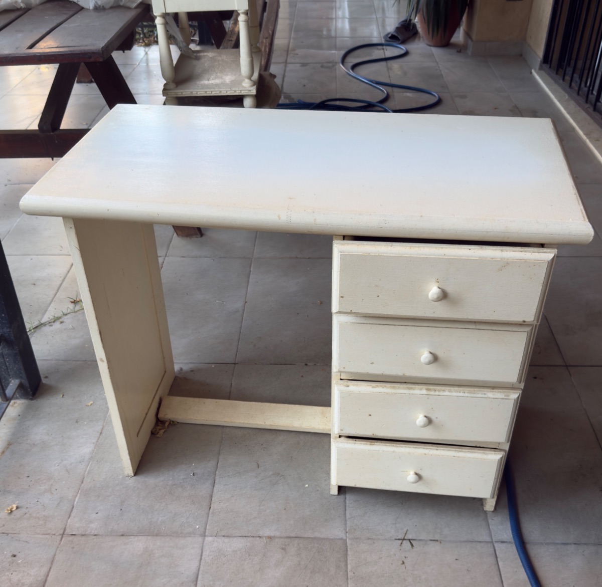 Juego escritorio+ mesa de luz