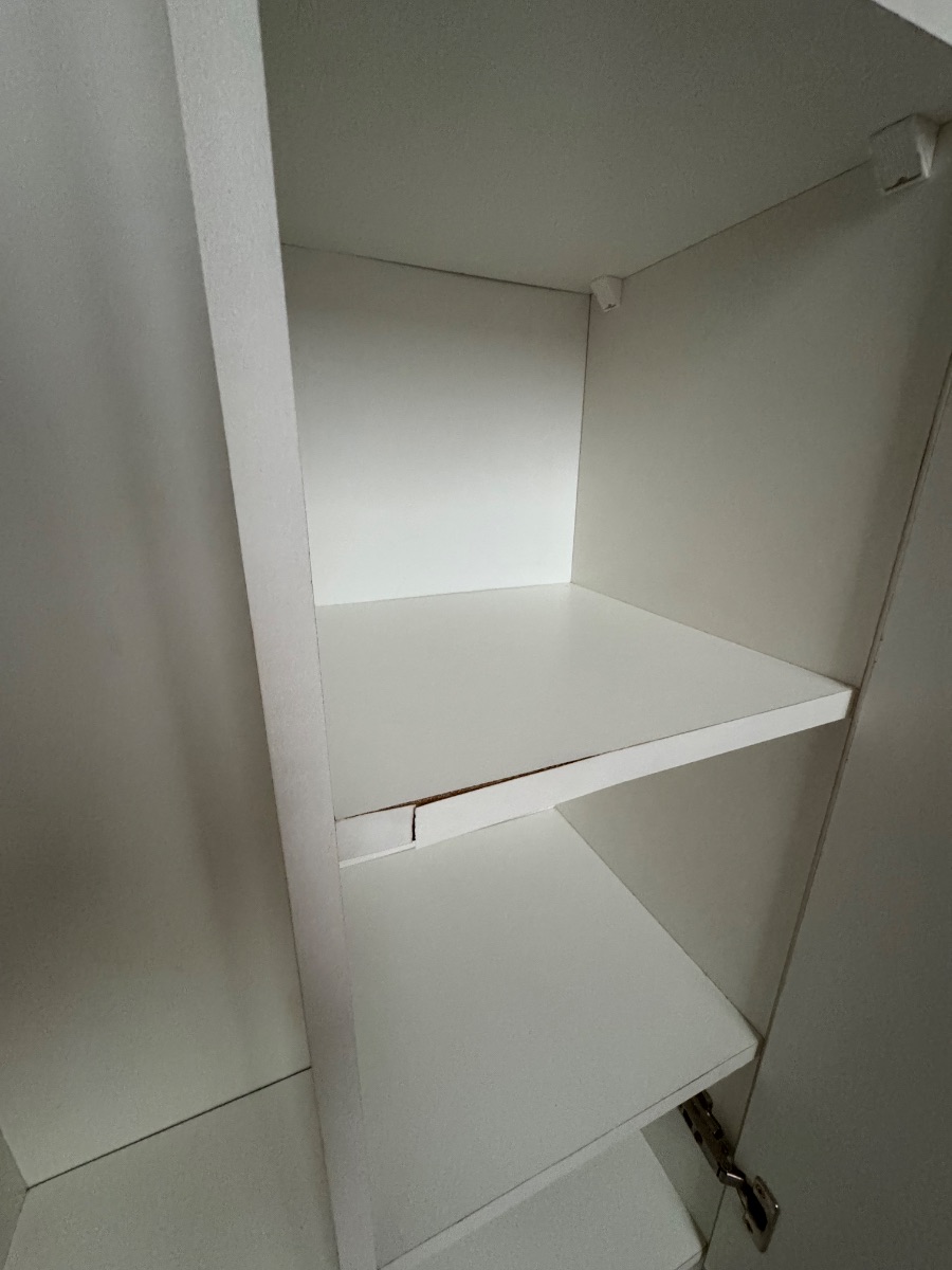 Escobero blanco melamina (2 puertas + 6 estantes) 