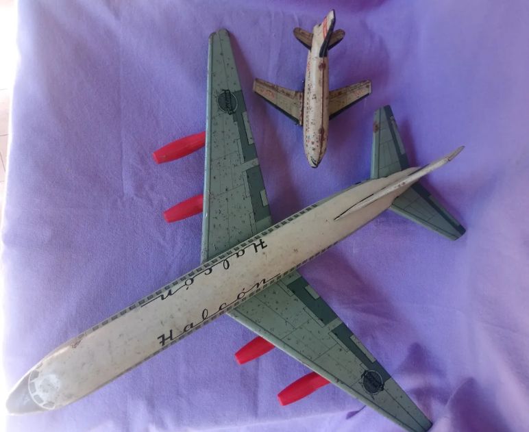 Avion Vispa a friccion coleccionable.