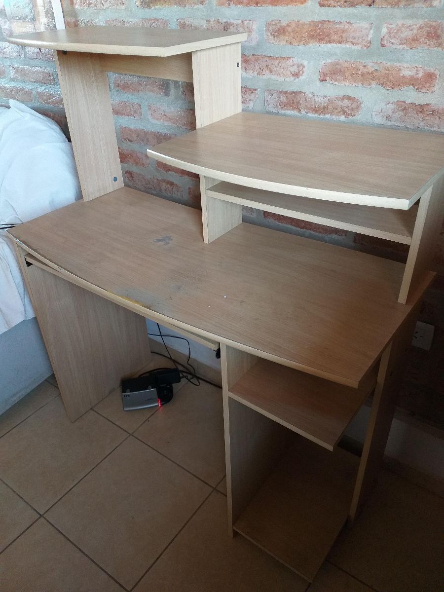 Escritorio para PC Platinum de melamina