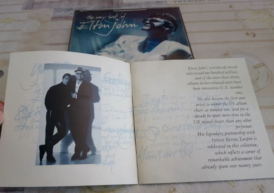 Cd Elton John The Very Best Of, 2 Cds En Excelente Estado
