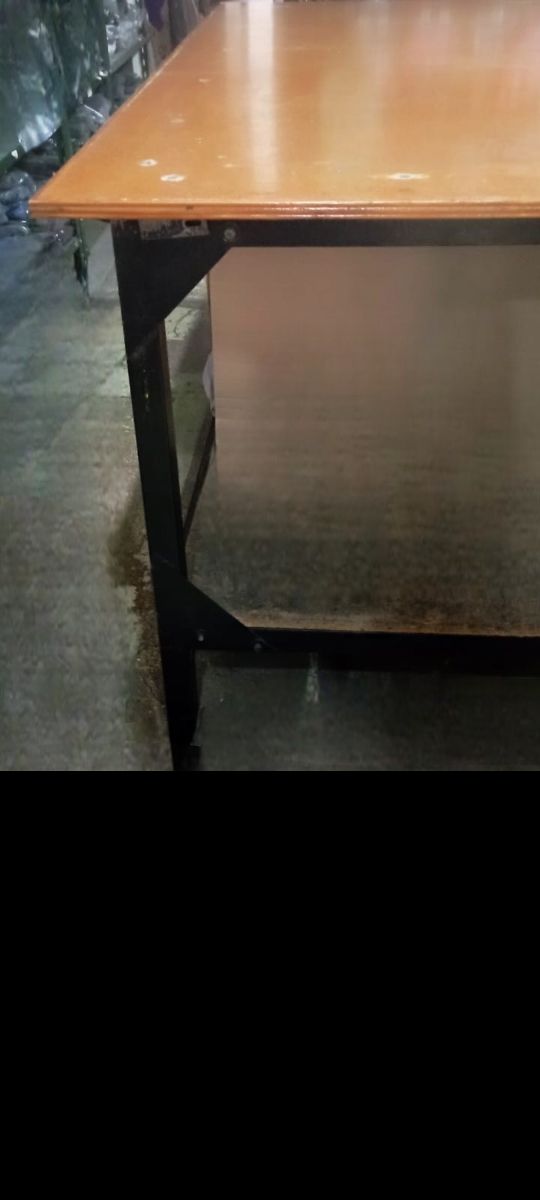 Maquina de Cortar Ropa y Mesa de Corte