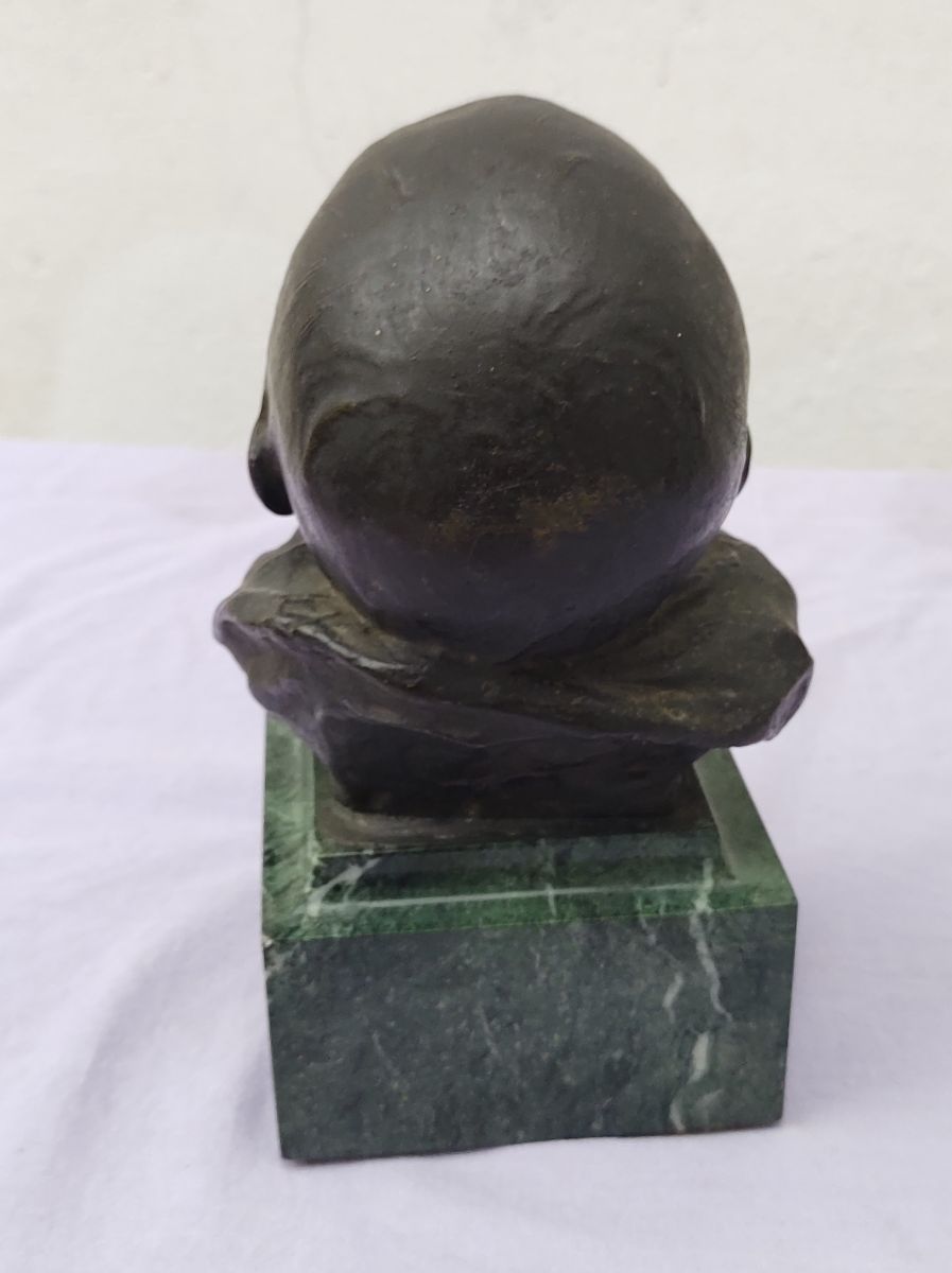 Escultura Bronce Y Mármol Bebe Llorando firmado por Balestrieri.