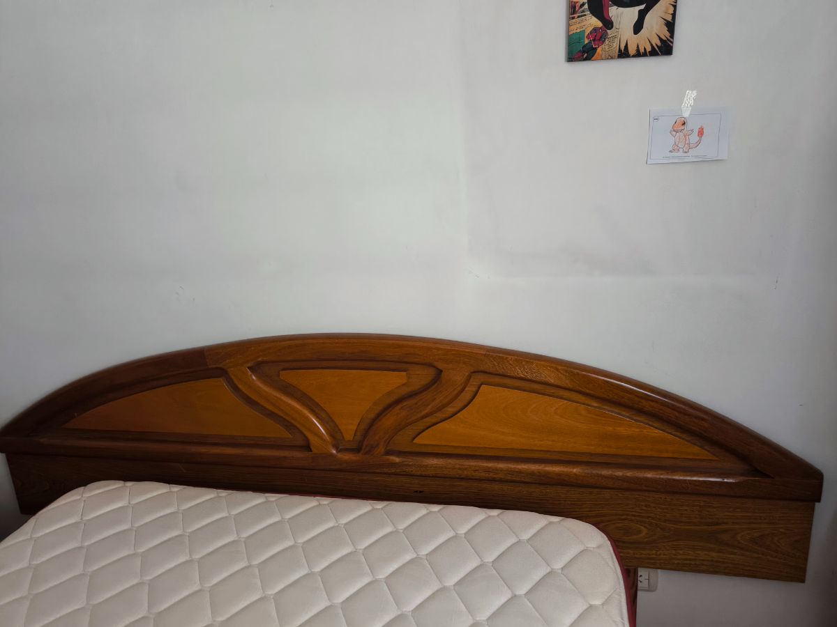 Respaldo con mesitas de noche 