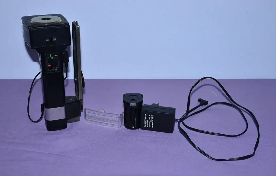 Flash Metz Cl3 45 Completo, Con Jaula Para Pilas Y Cargador.