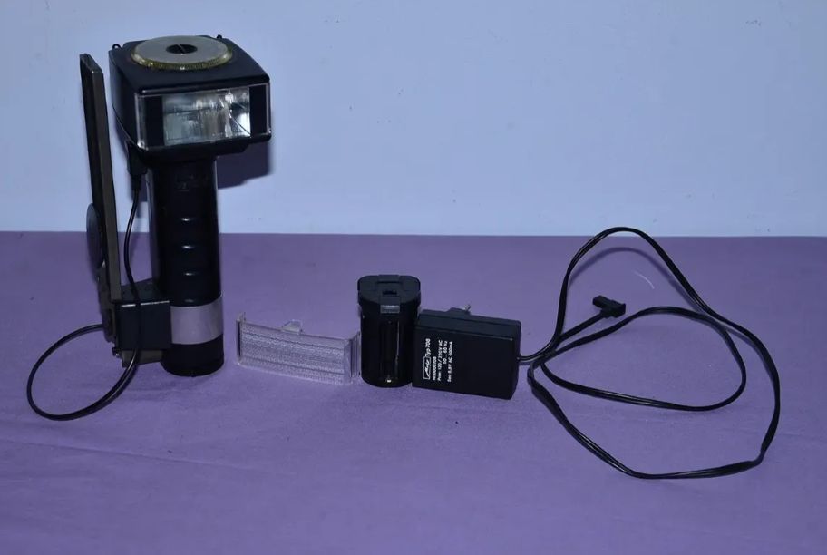 Flash Metz Cl3 45 Completo, Con Jaula Para Pilas Y Cargador.