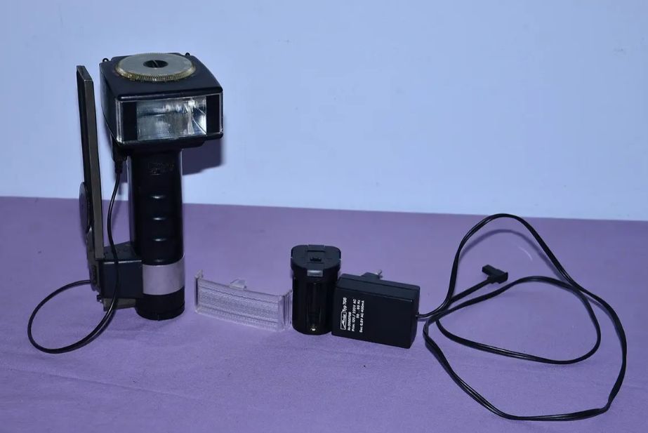 Flash Metz Cl3 45 Completo, Con Jaula Para Pilas Y Cargador.