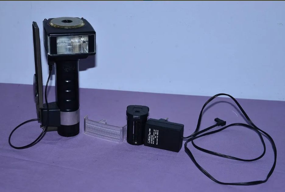 Flash Metz Cl3 45 Completo, Con Jaula Para Pilas Y Cargador.