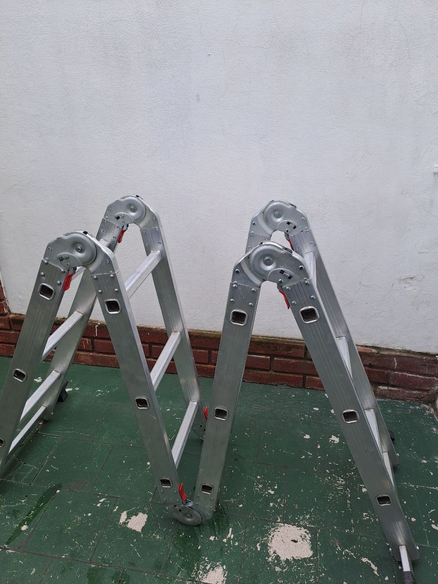 Escalera de Aluminio Multifunción 12 escalones