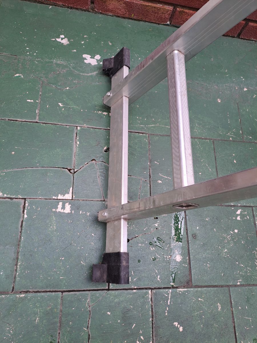 Escalera de Aluminio Multifunción 12 escalones