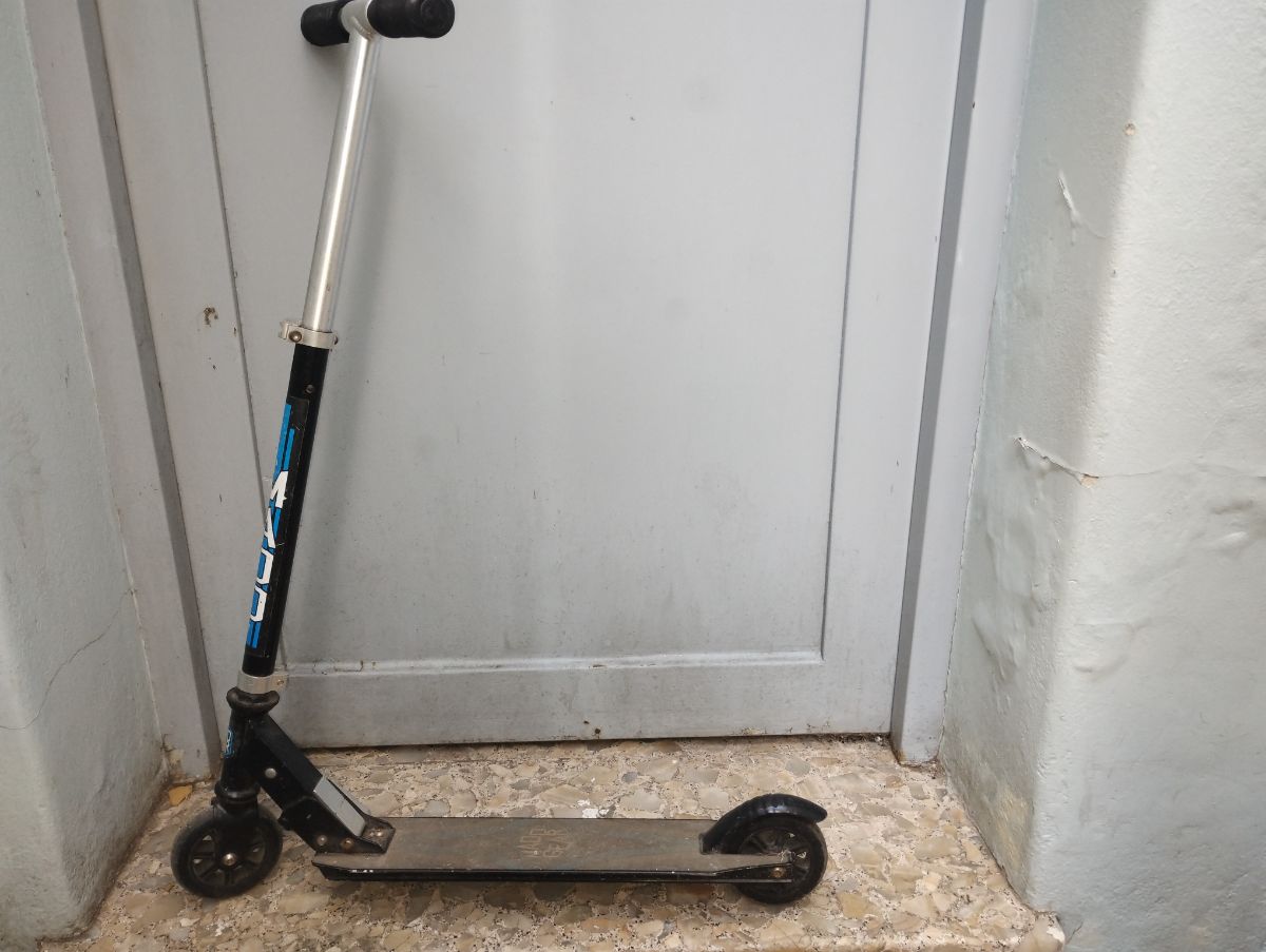 Monopatín Madd Gear Original - Resistente y Funcional