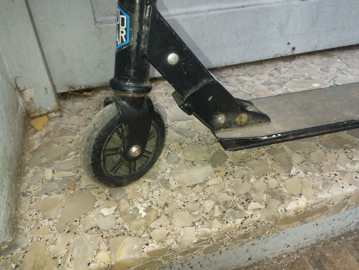 Monopatín Madd Gear Original - Resistente y Funcional