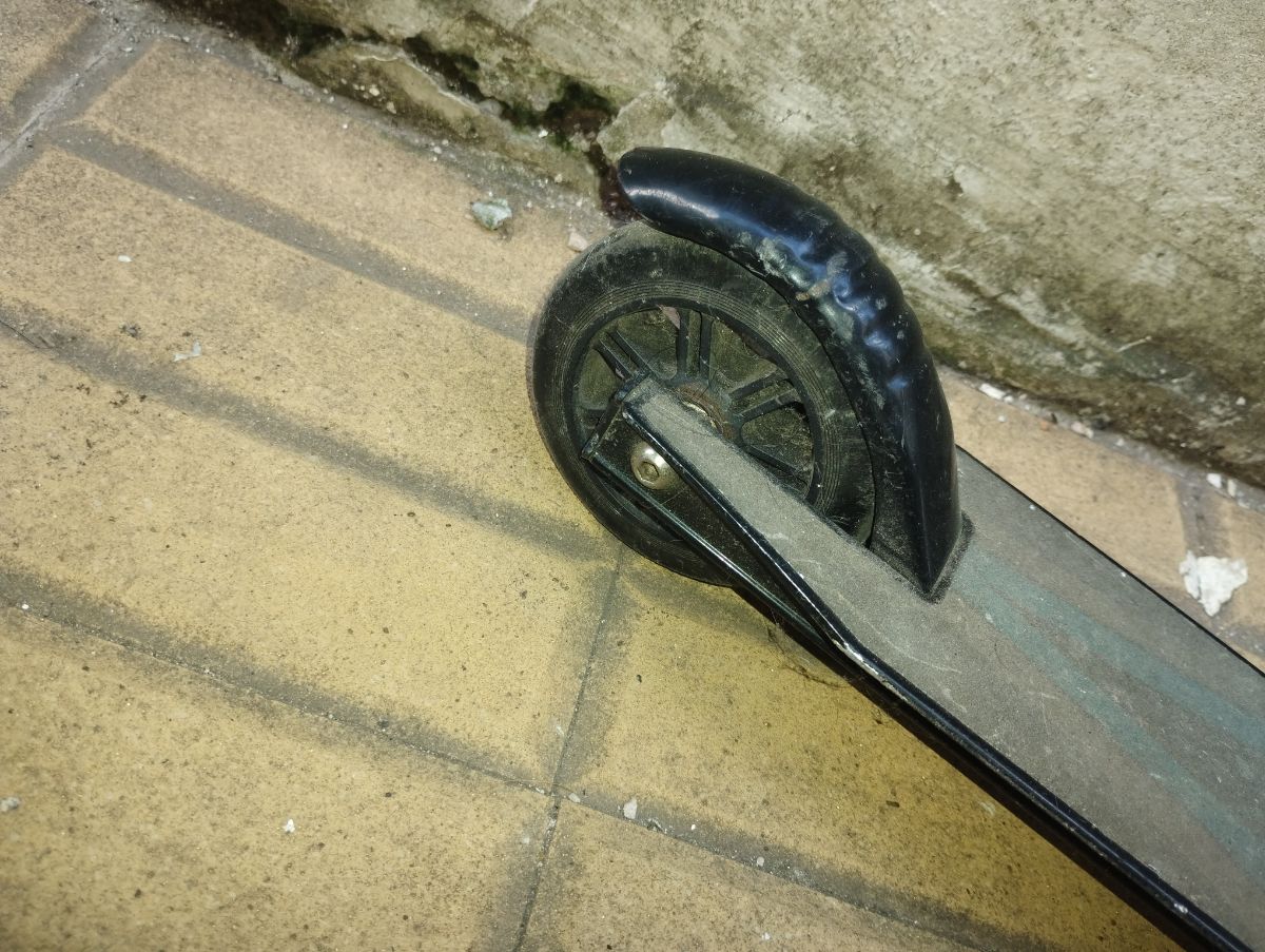 Monopatín Madd Gear Original - Resistente y Funcional