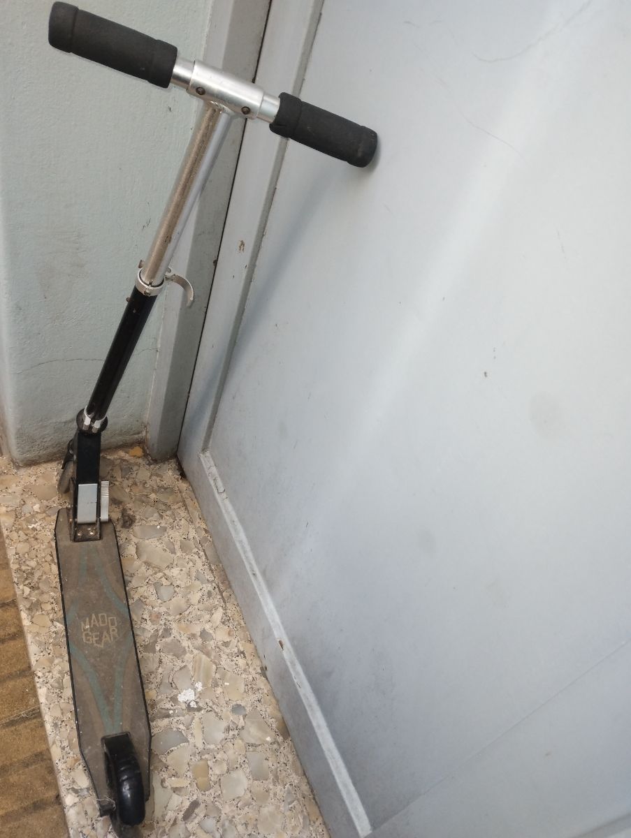 Monopatín Madd Gear Original - Resistente y Funcional