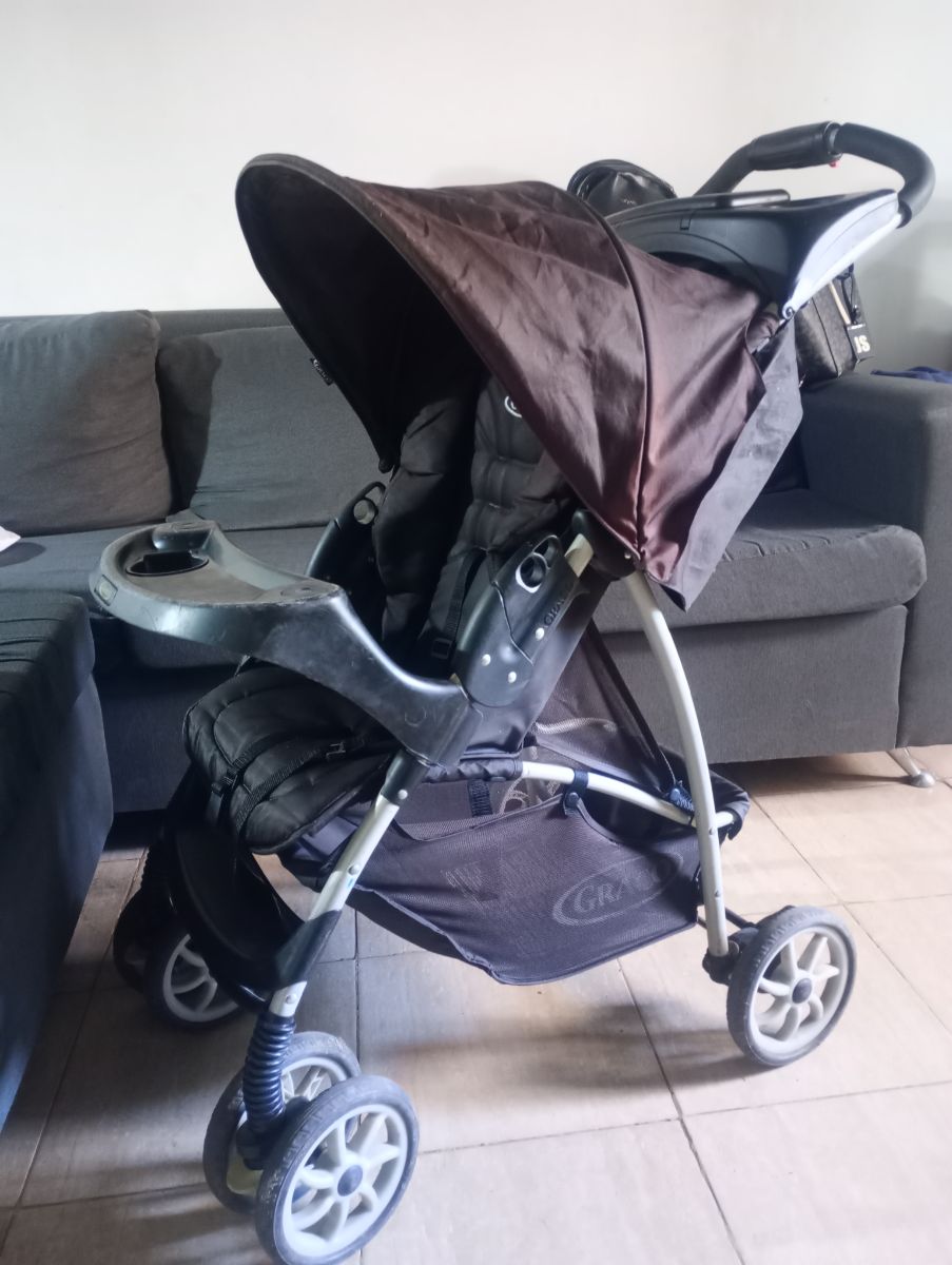 Coche de bebe con huevito y butaca para auto en buen estado