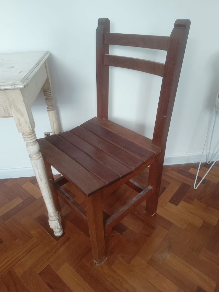 Juego de dos sillas y una mesa oportunidad !!!