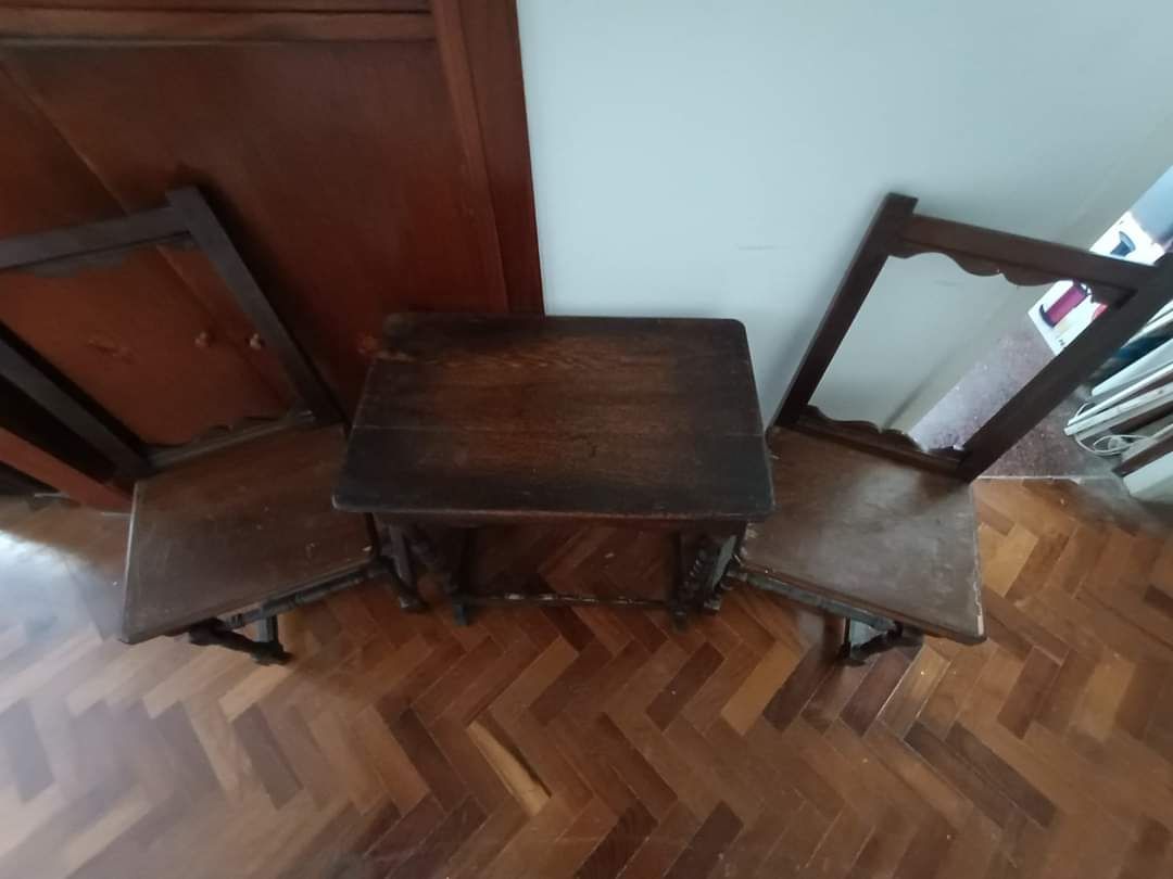 Juego Antiguo de Mesa y 2 Sillas - Madera Maciza - Ideal Restauradores