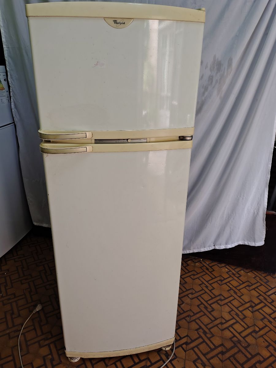 Heladera Whirlpool ARB 210 con Freezer