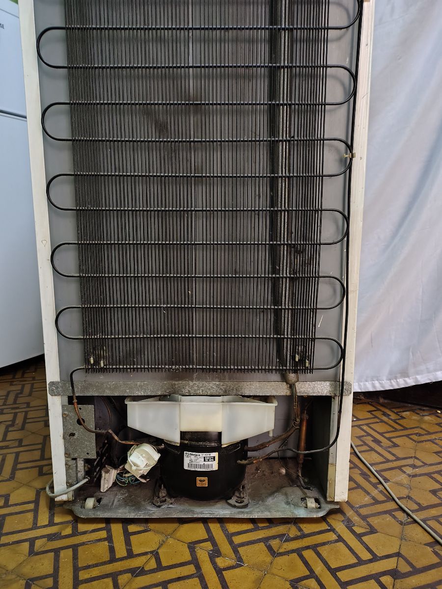 Heladera Whirlpool ARB 210 con Freezer