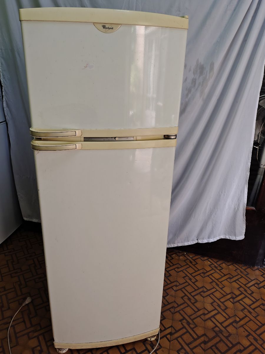Heladera Whirlpool ARB 210 con Freezer