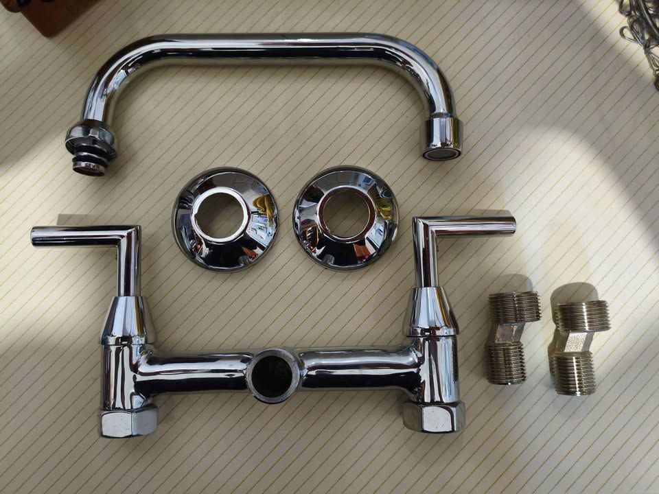 Grifo de cocina aqualaf pared doble comando cromo giratorio.