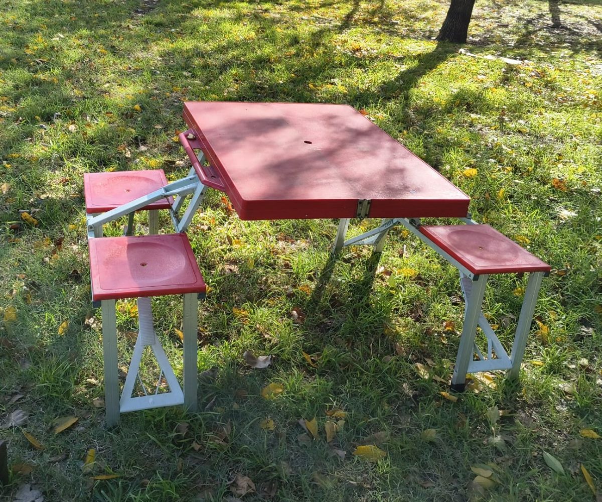 Mesa Plegable/valija Con 4 Banquitos