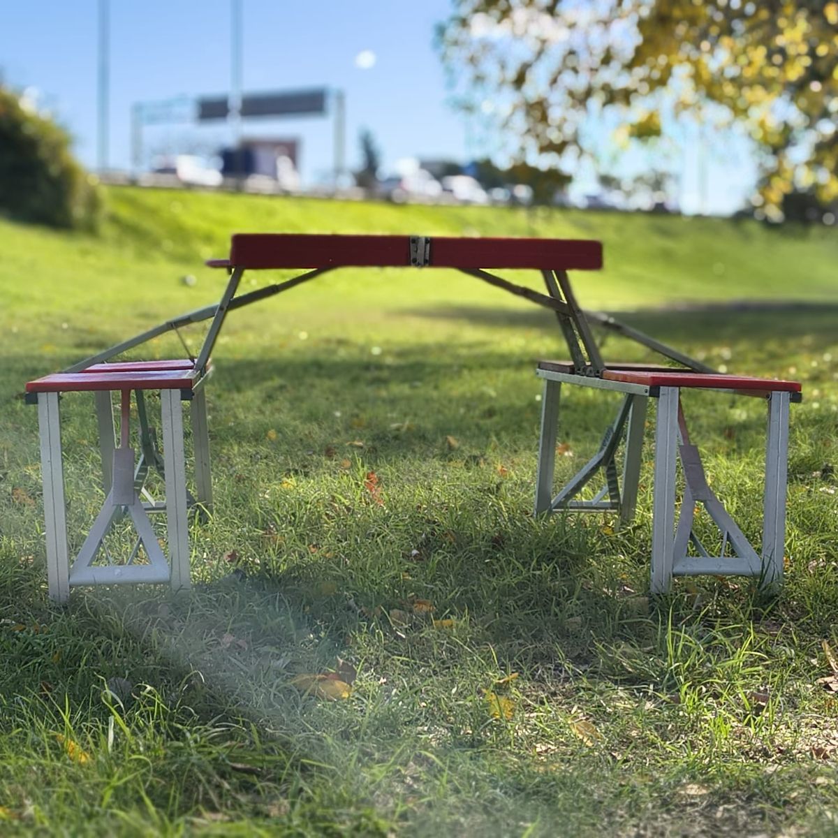 Mesa Plegable/valija Con 4 Banquitos