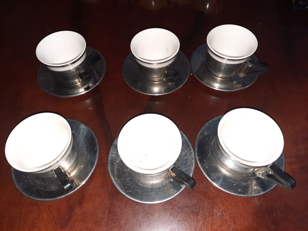 JUEGO DE CAFE CON SOPORTE DE ACERO INOXIDABLE EN LA BASE