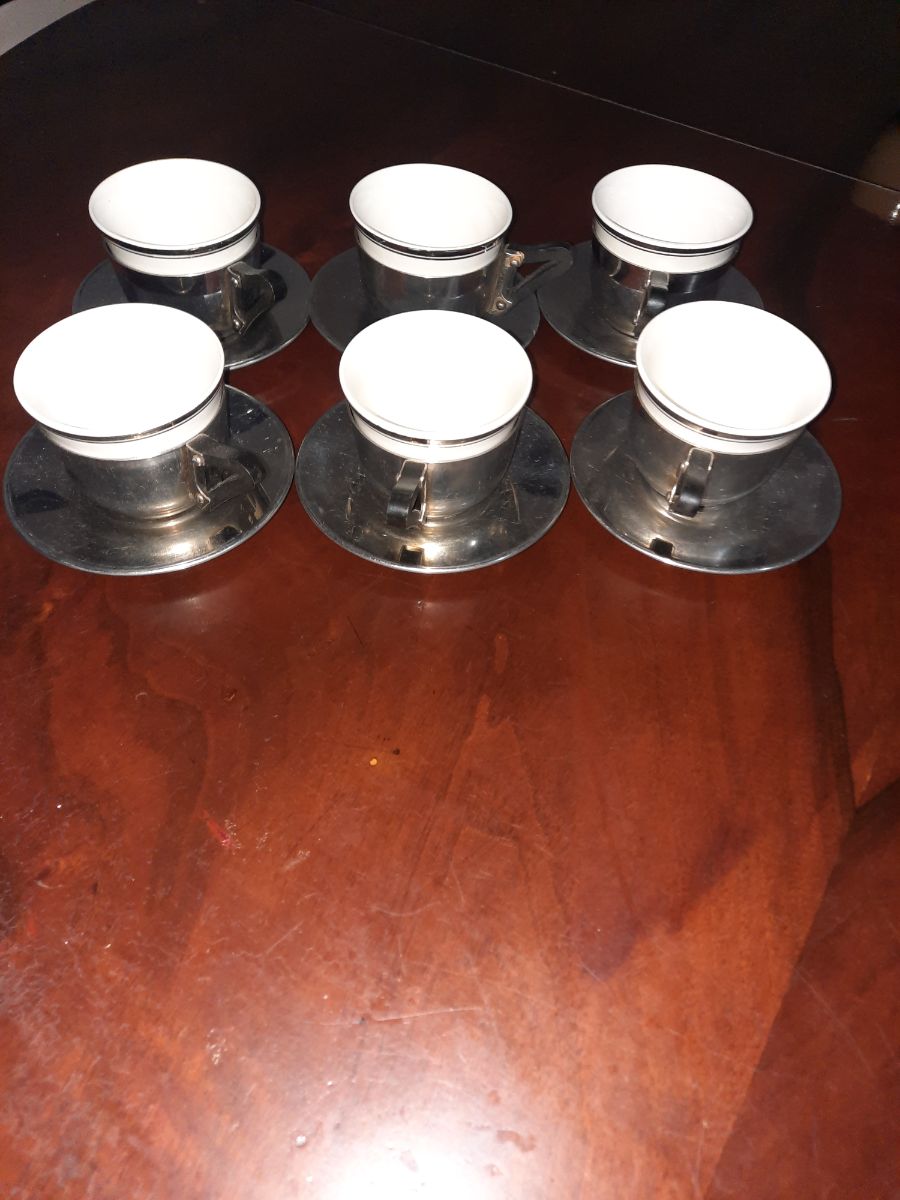 JUEGO DE CAFE CON SOPORTE DE ACERO INOXIDABLE EN LA BASE