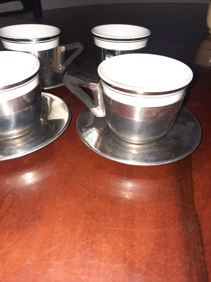 JUEGO DE CAFE CON SOPORTE DE ACERO INOXIDABLE EN LA BASE