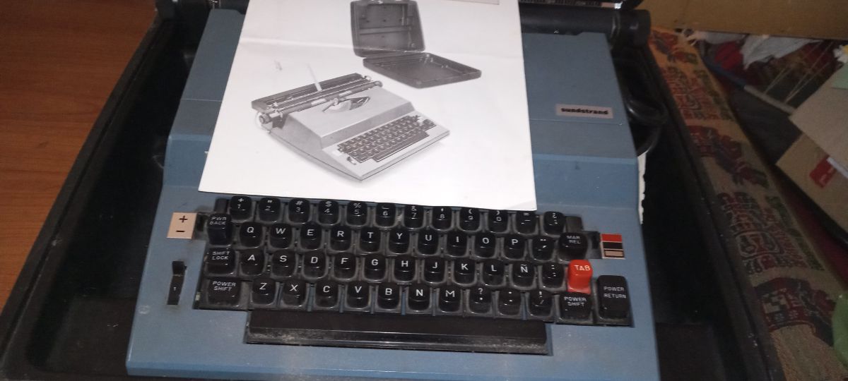 2 maquinas de escribir eléctrica