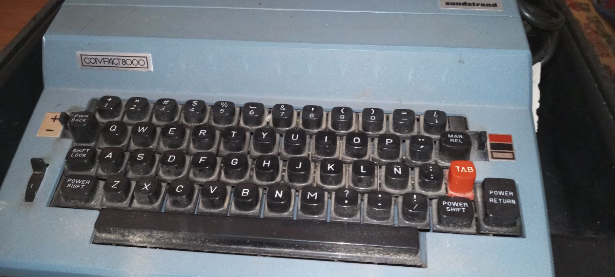 2 maquinas de escribir eléctrica