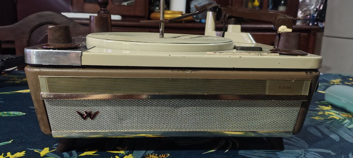 Tocadisco Wincofon mod E 2050 funcionando pero a revisar para tener de adorno están para coleccionar