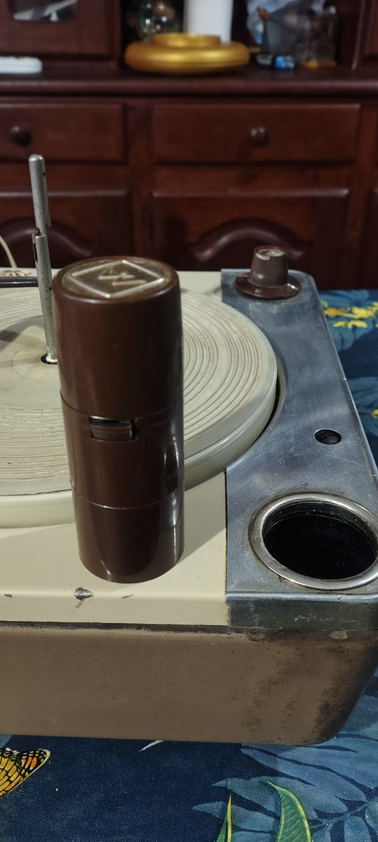 Tocadisco Wincofon mod E 2050 funcionando pero a revisar para tener de adorno están para coleccionar